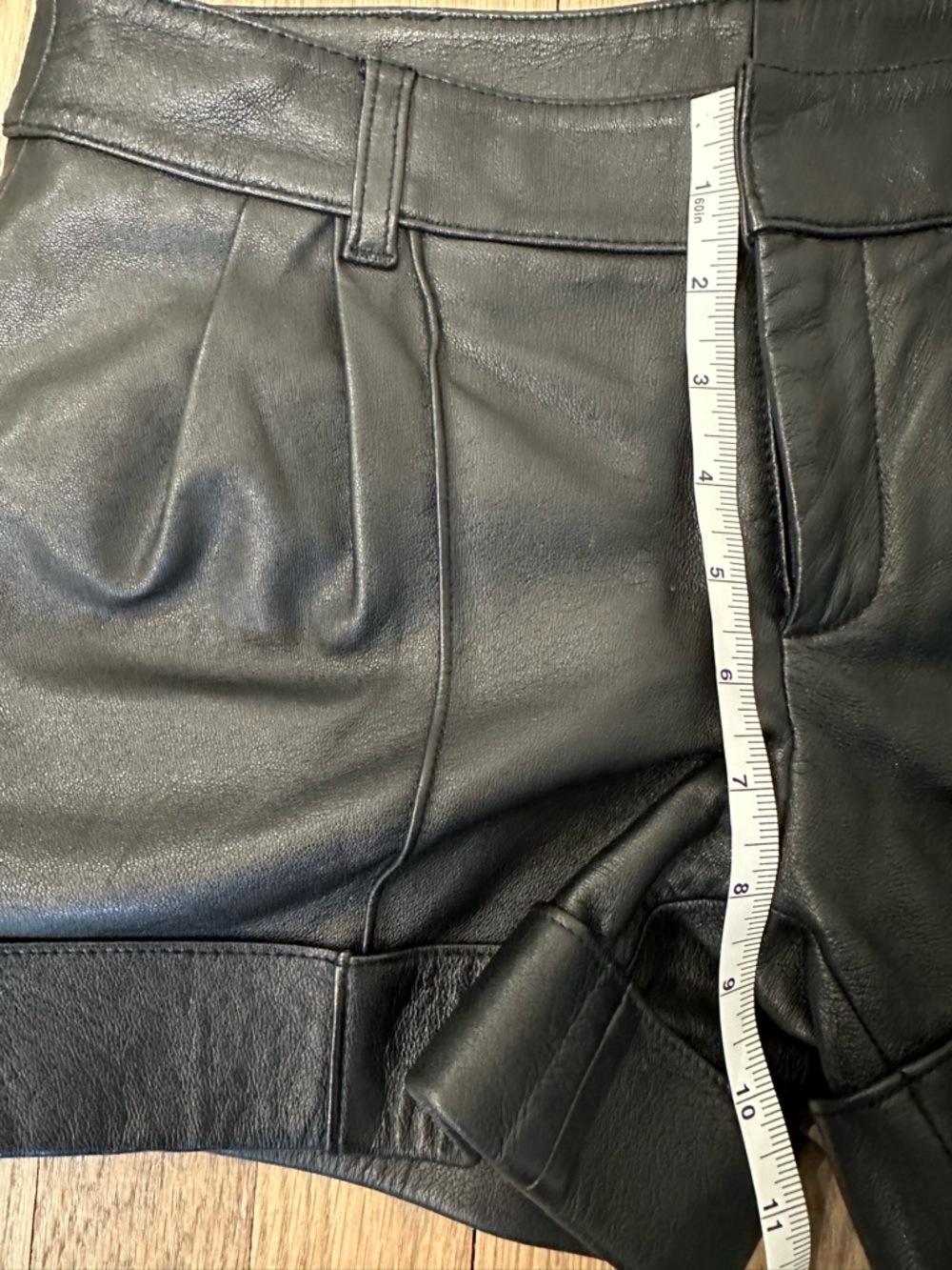 Haute Hippie Genuine Leather Cuffed Women’s Shorts - Picture 8 of 10